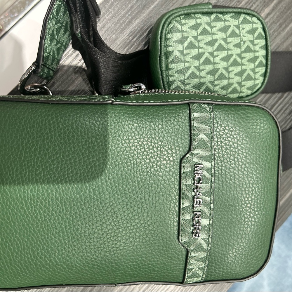 Michael Kors Cooper Medium KORS Logo Sling Pack NWT moss green with porch - Picture 6 of 15